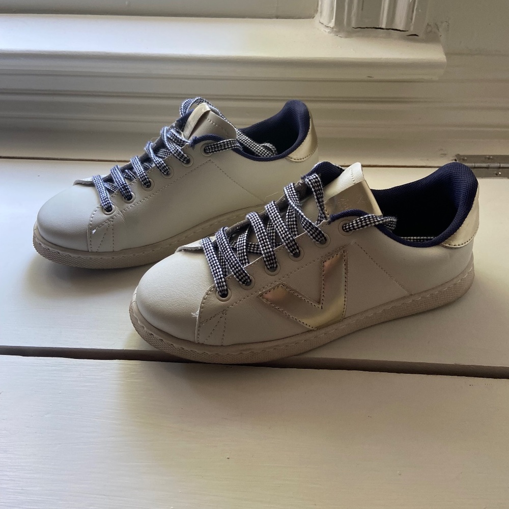 Victoria Sneakers Size 8 Barely Used